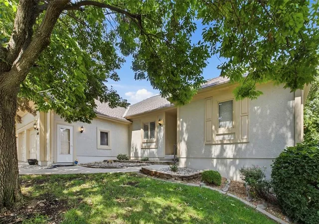 3rd image of 7924 W 118Th Ter, Overland Park, KS 66210 | MLS# 2635700