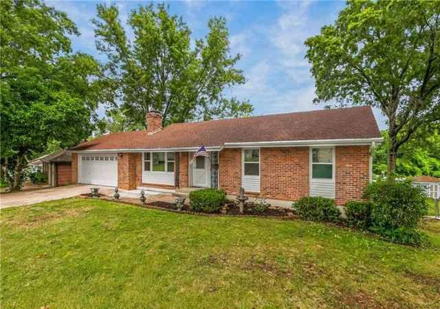 Photo 2 of Single family home for sale at 10300 E 72nd Street, Raytown, MO 64133 | MLS# 2635705 | Listing updated on 2026-08-24