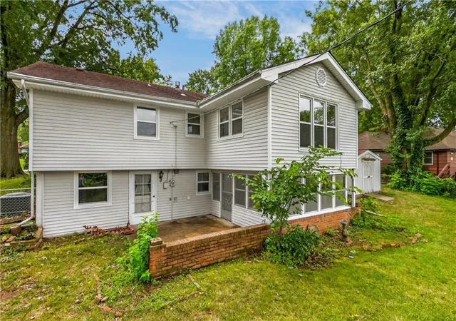 Photo 4 of Single family home for sale at 10300 E 72nd Street, Raytown, MO 64133 | MLS# 2635705 | Listing updated on 2026-08-24
