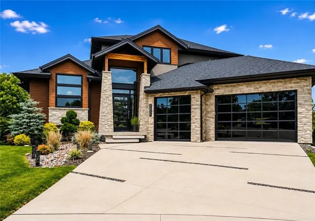 1st image of 8826 Mccoy St, Lenexa, KS 66227 | MLS# 2635712