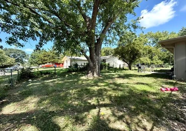 3rd image of 2911 & 2913 Belle Hvn Dr, Lawrence, KS 66046 | MLS# 2635714
