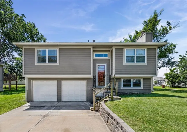 Photo 3 of Single family home for sale at 409 W South St, Spring Hill, KS 66083 | MLS# 2635716 | Listing updated on 2026-08-29