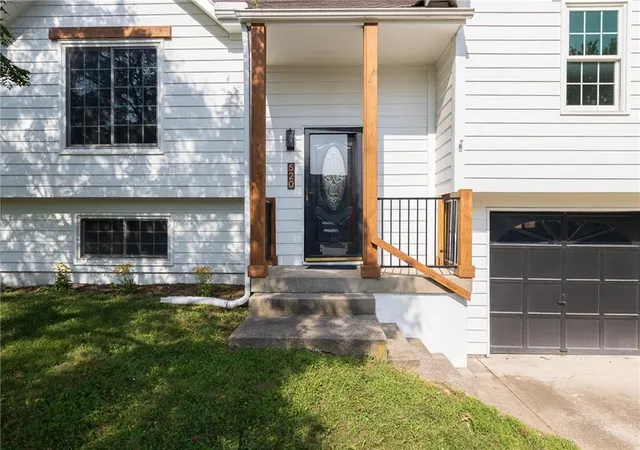 Photo 3 of Sale Pending at 520 Ne Bristol Dr, Lees Summit, MO 64086 | MLS# 2635717 | Listing updated on 2026-08-29