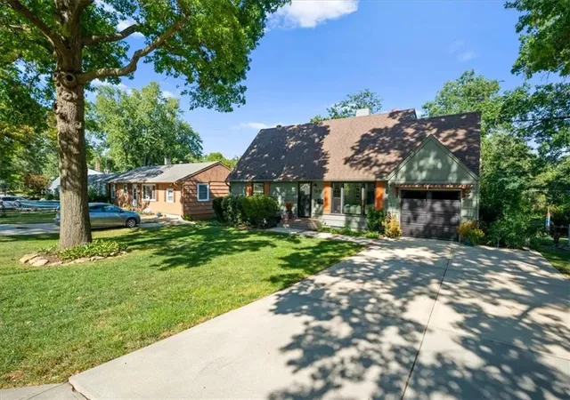 Photo 3 of Sale Pending at 9119 Washington St, Kansas City, MO 64114 | MLS# 2635720 | Listing updated on 2026-09-06