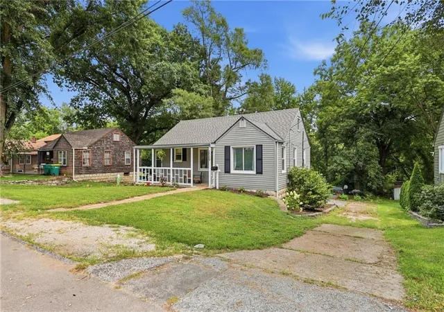 Photo 3 of Sale Pending at 3009 N 52nd Street, Kansas City, KS 66104 | MLS# 2635722 | Listing updated on 2026-09-10