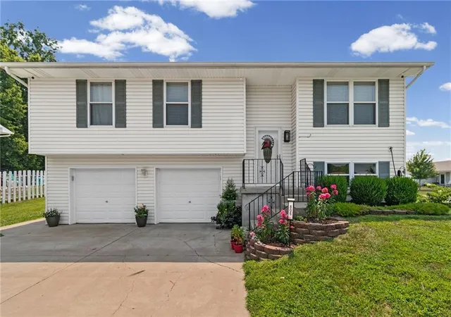 1st image of 805 W Royle St, Richmond, MO 64085 | MLS# 2635723