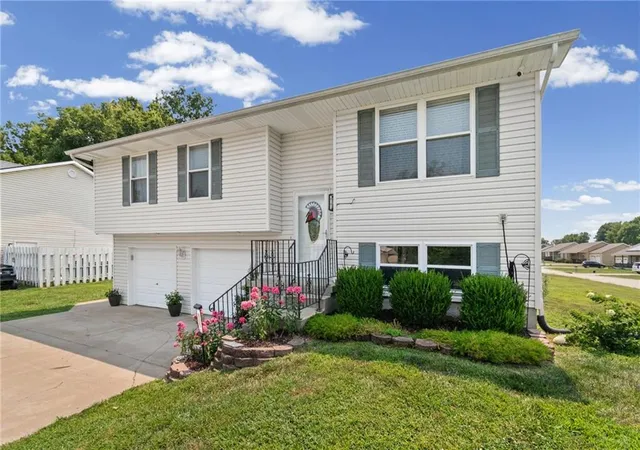 2nd image of 805 W Royle St, Richmond, MO 64085 | MLS# 2635723