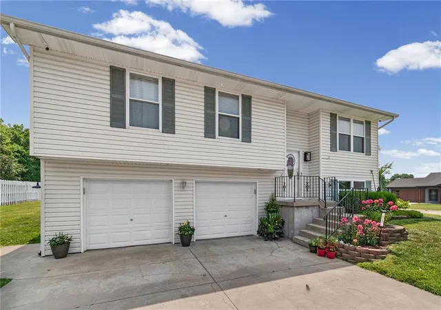 3rd image of 805 W Royle St, Richmond, MO 64085 | MLS# 2635723