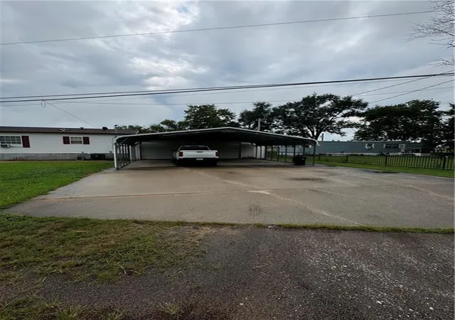 2nd image of 3008 Sw Lakefront Ln W, Saint Joseph, MO 64504 | MLS# 2635735