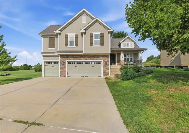 1st image of 13317 Davis Ave, Bonner Springs, KS 66012 | MLS# 2635737