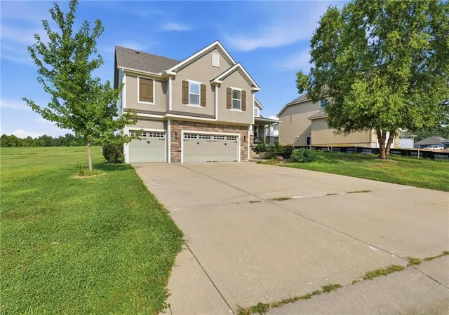 2nd image of 13317 Davis Ave, Bonner Springs, KS 66012 | MLS# 2635737