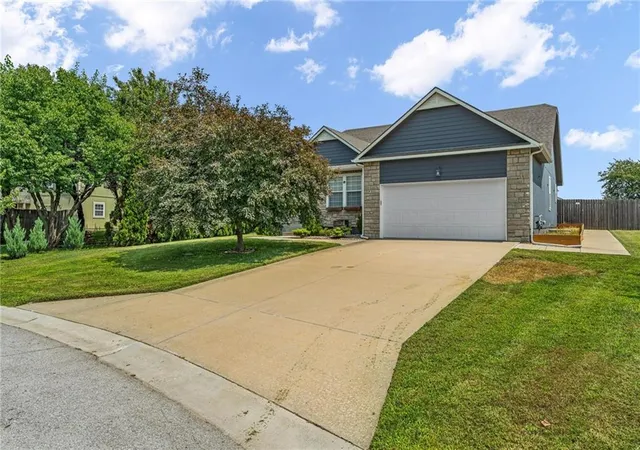 2nd image of 931 E 14th Ter, Eudora, KS 66025 | MLS# 2635738