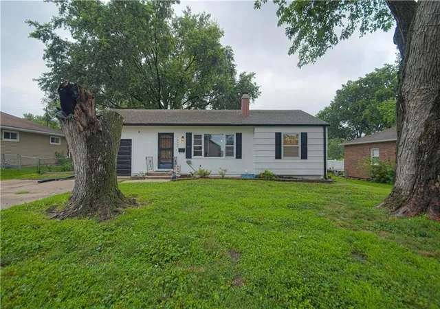 Photo 3 of Sale Pending at 14700 E 39th Terrace, Independence, MO 64055 | MLS# 2635741 | Listing updated on 2026-08-12