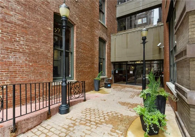 17th image of 308 W 8th St W #602, Kansas City, MO 64105 | MLS# 2635744