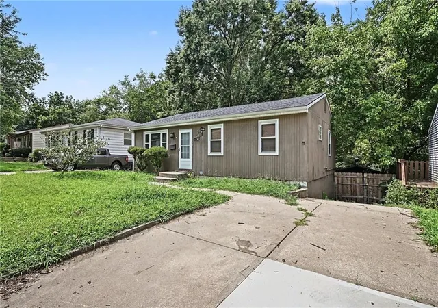 Photo 2 of Single family home for sale at 8026 Ne 50th Street, Kansas City, MO 64119 | MLS# 2635747 | Listing updated on 2026-09-02
