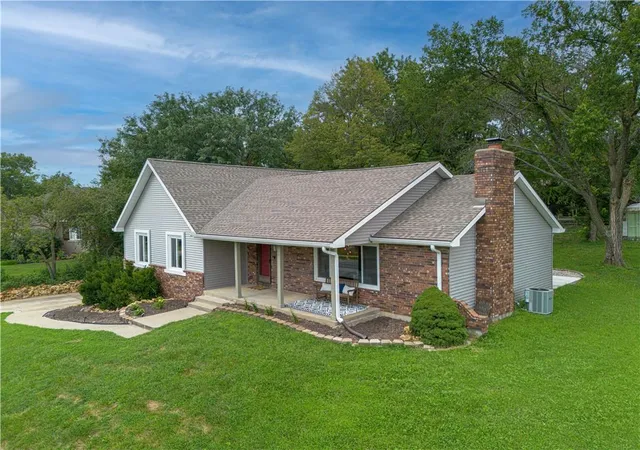 3rd image of 1627 Alvamar Dr, Lawrence, KS 66047 | MLS# 2635751