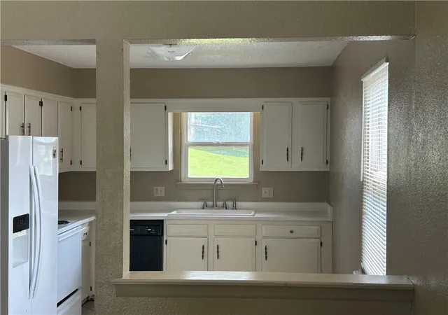 Listing Photo 5 - Condo for sale in building located at 4108 - 4110 Crackerneck Rd, Independence, MO 64055