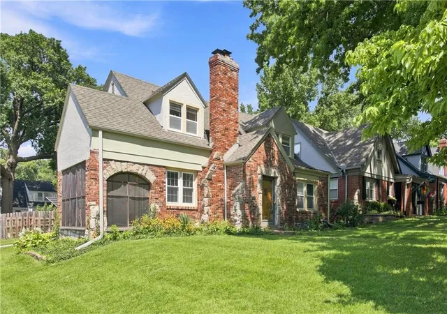 Photo 3 of Sale Pending at 200 E 73rd Terrace, Kansas City, MO 64114 | MLS# 2635754 | Listing updated on 2026-08-11