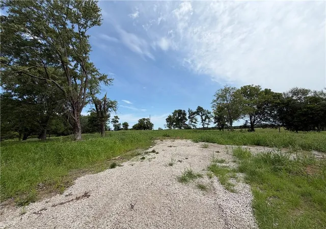 2nd image of 7169 Newton Rd, Odessa, MO 64075 | MLS# 2635756