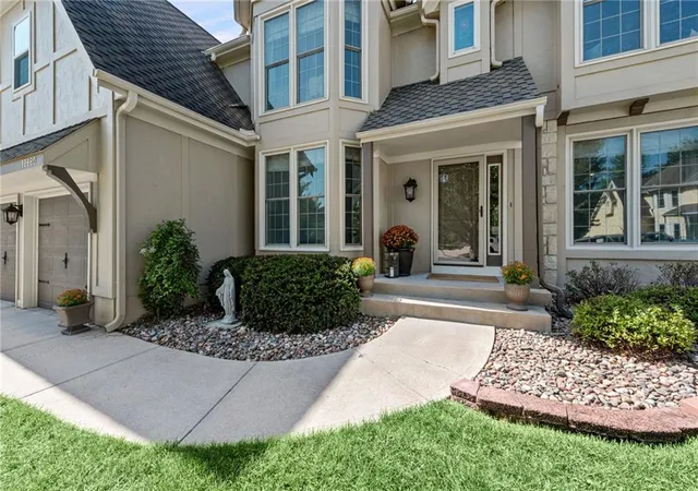 Photo 2 of Sale Pending at 12860 Barton St, Overland Park, KS 66213 | MLS# 2635760 | Listing updated on 2026-09-26