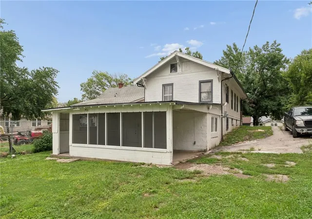 Photo 4 of Single family home for sale at 2034 Oakley Ave, Kansas City, MO 64127 | MLS# 2635763 | Listing updated on 2026-09-04