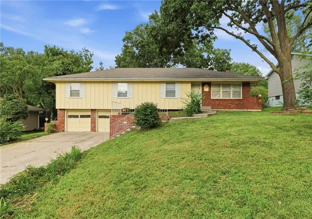 1st image of 10936 Myrtle Ave, Kansas City, MO 64137 | MLS# 2635764