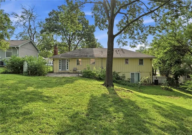 4th image of 10936 Myrtle Ave, Kansas City, MO 64137 | MLS# 2635764