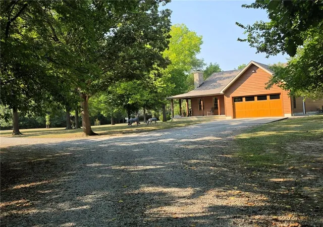 1st image of 1072 E 610th Ave, Pittsburg, KS 66762 | MLS# 2635765