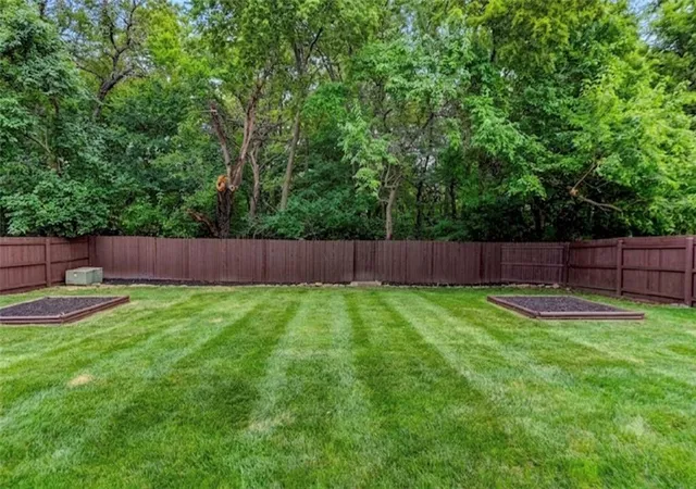 Photo 24 of Sale Pending at 900 Sw Daney Dr, Lees Summit, MO 64081 | MLS# 2635768 | Listing updated on 2026-08-22