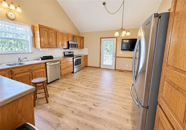 Photo 4 of Sale Pending at 809 SW Graystone Dr, Grain Valley, MO 64029 | MLS# 2635769 | Listing updated on 2026-09-24