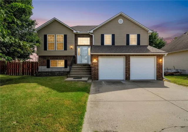 Photo 1 of Single family home for sale at 1309 Cloverleaf Ct, Warrensburg, MO 64093 | MLS# 2635770 | Listing updated on 2026-09-21