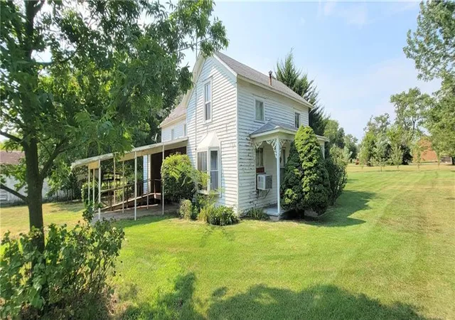 2nd image of 302 E Spruce St, Redfield, KS 66769 | MLS# 2635773
