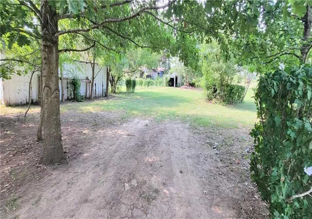 3rd image of 302 E Spruce St, Redfield, KS 66769 | MLS# 2635773