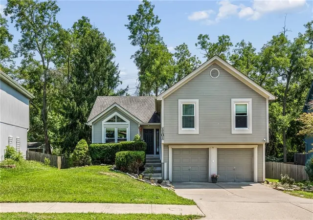 1st image of 1101 Nw 72nd St, Kansas City, MO 64118 | MLS# 2635774