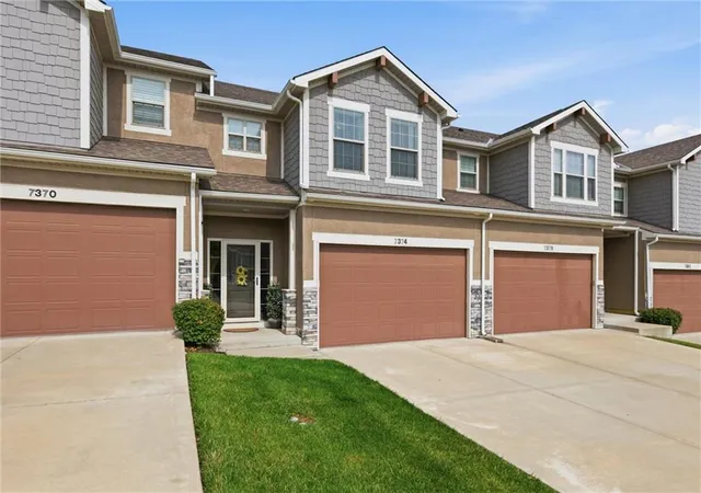 Photo 2 of Townhouse for sale at 7374 Griffey St, Parkville, MO 64152 | MLS# 2635775 | Listing updated on 2026-09-05
