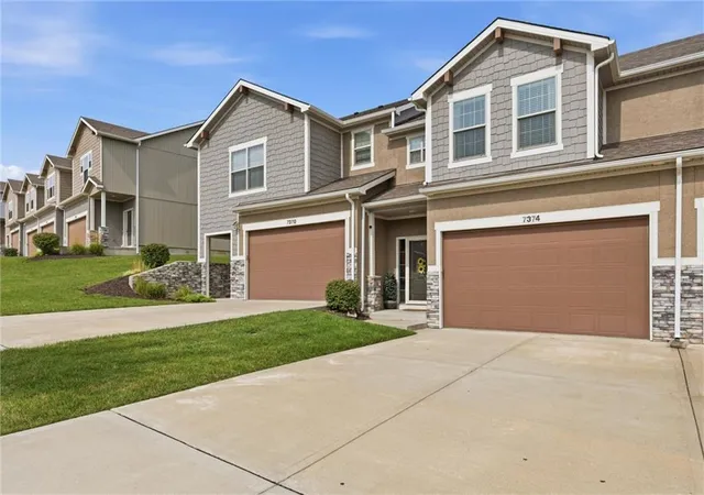 Photo 3 of Townhouse for sale at 7374 Griffey St, Parkville, MO 64152 | MLS# 2635775 | Listing updated on 2026-09-05