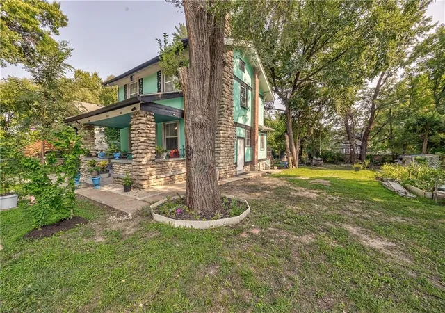 Photo 3 of Sale Pending at 4015 E 67th Terrace, Kansas City, MO 64132 | MLS# 2635789 | Listing updated on 2026-09-08
