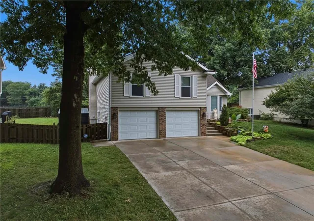 Photo 3 of Sale Pending at 3536 Remington Ln, Leavenworth, KS 66048 | MLS# 2635790 | Listing updated on 2026-08-23