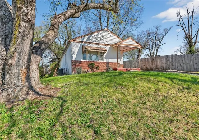 1st image of 7205 Wabash Ave, Kansas City, MO 64132 | MLS# 2635791