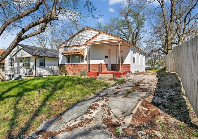 Photo 2 of Single family home for sale at 7205 Wabash Ave, Kansas City, MO 64132 | MLS# 2635791 | Listing updated on 2026-08-14