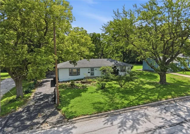 Photo 2 of Sale Pending at 5621 Blue Ridge Cut Off, Kansas City, MO 64133 | MLS# 2635793 | Listing updated on 2026-08-31
