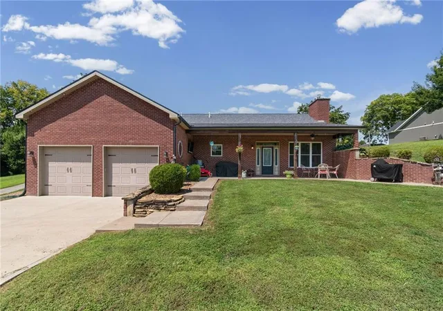 Photo 2 of Sale Pending at 105 S Maple St, Carrollton, MO 64633 | MLS# 2635795 | Listing updated on 2026-08-14