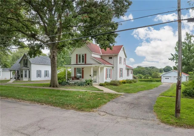 Photo 2 of Single family home for sale at 1414 Nebraska St, Mound City, MO 64470 | MLS# 2635800 | Listing updated on 2026-08-16