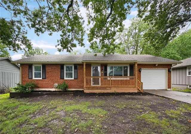 Photo 2 of Sale Pending at 705 Ne Darwin St, Lees Summit, MO 64063 | MLS# 2635804 | Listing updated on 2026-08-19