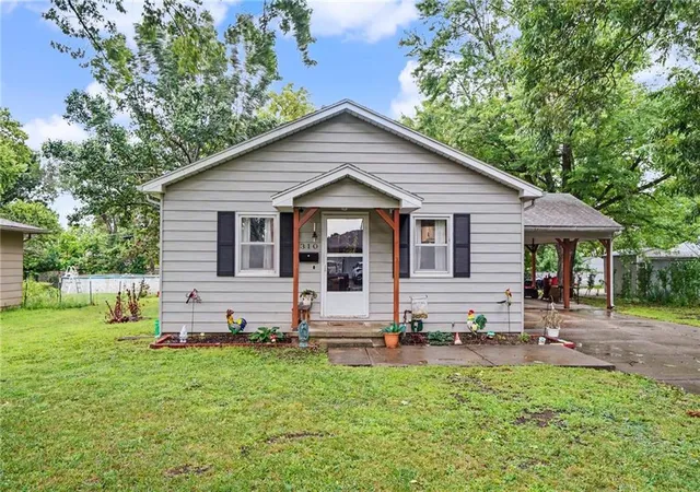 Photo 1 of Single family home for sale at 310 Washington St, Garnett, KS 66032 | MLS# 2635807 | Listing updated on 2026-08-23