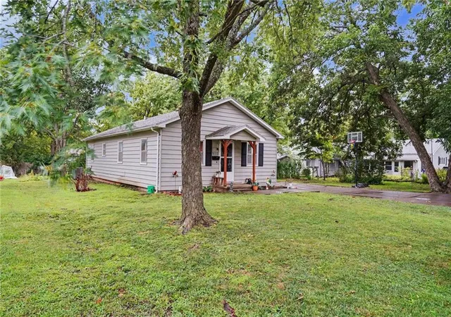 Photo 2 of Single family home for sale at 310 Washington St, Garnett, KS 66032 | MLS# 2635807 | Listing updated on 2026-08-23