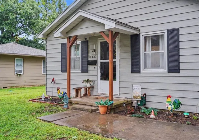 Photo 4 of Single family home for sale at 310 Washington St, Garnett, KS 66032 | MLS# 2635807 | Listing updated on 2026-08-23