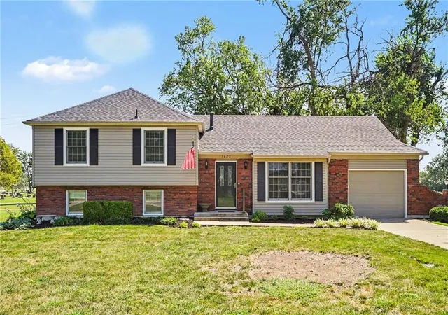 1st image of 1625 S Orchard Dr, Ottawa, KS 66067 | MLS# 2635810