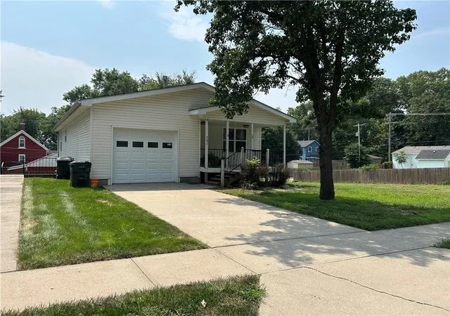 1st image of 727 A & B Kiowa St, Leavenworth, KS 66048 | MLS# 2635812