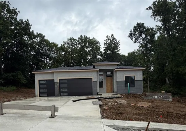1st image of 6842 N Myrtle Ct, Kansas City, MO 64119 | MLS# 2635813
